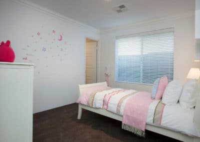 childrens bedroom with venetian blinds